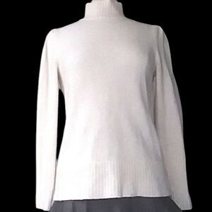 Rachel Roy Turtle Neck Sweater Cream M
